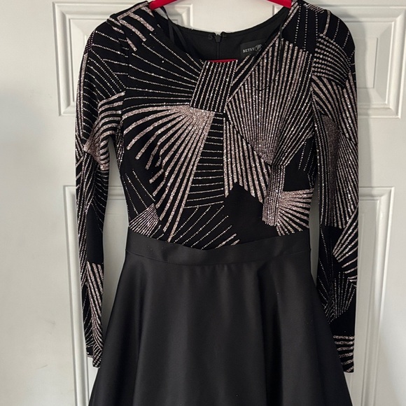 Betsy & Adam Elegant Black Evening prom Gown Sz 4 with pocket - Picture 4 of 7